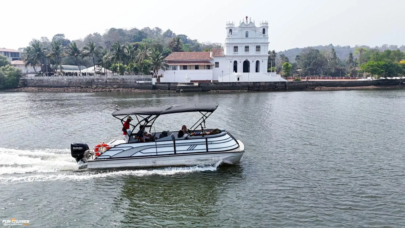 MANDOVI LOUNGE Boat – Up to 8 Pax — Britona